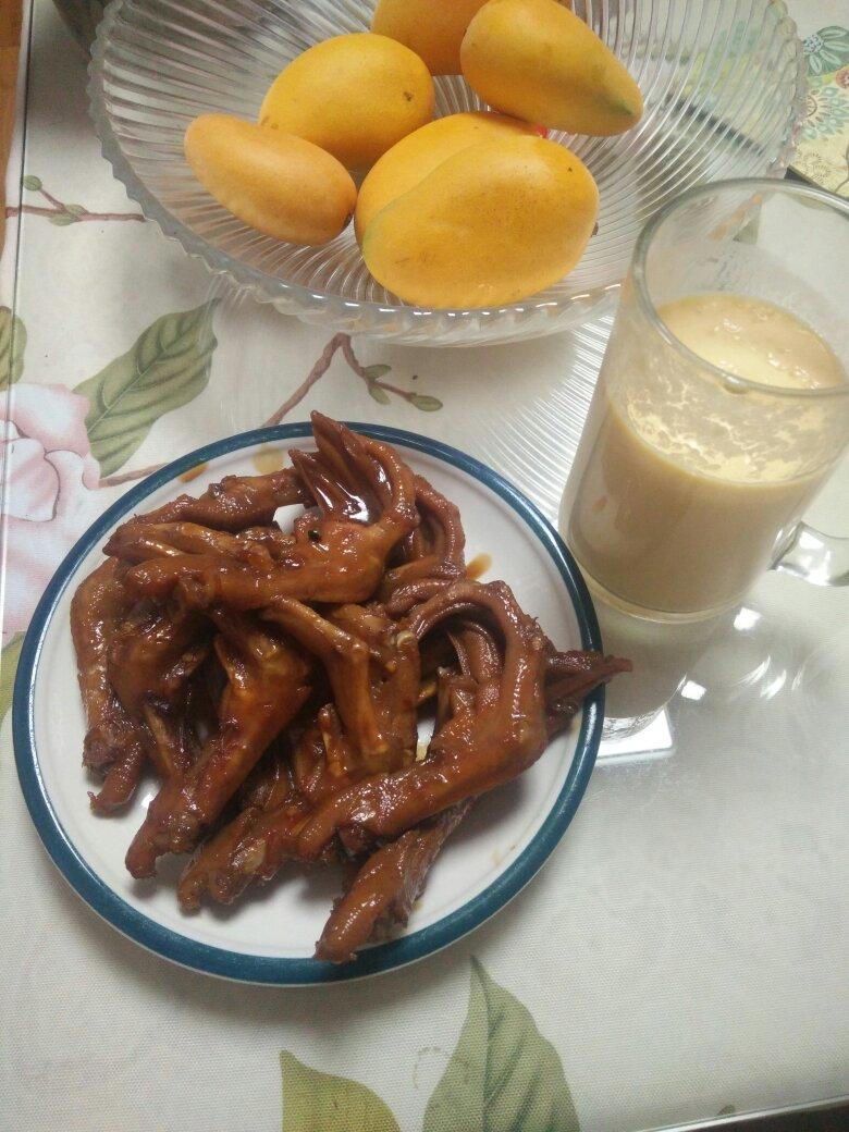 香卤鸭掌（好吃得不得了）