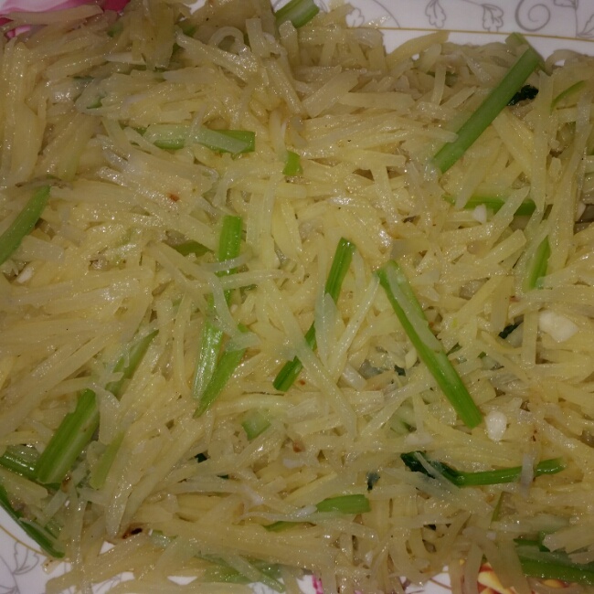 土豆丝炒芹菜丝