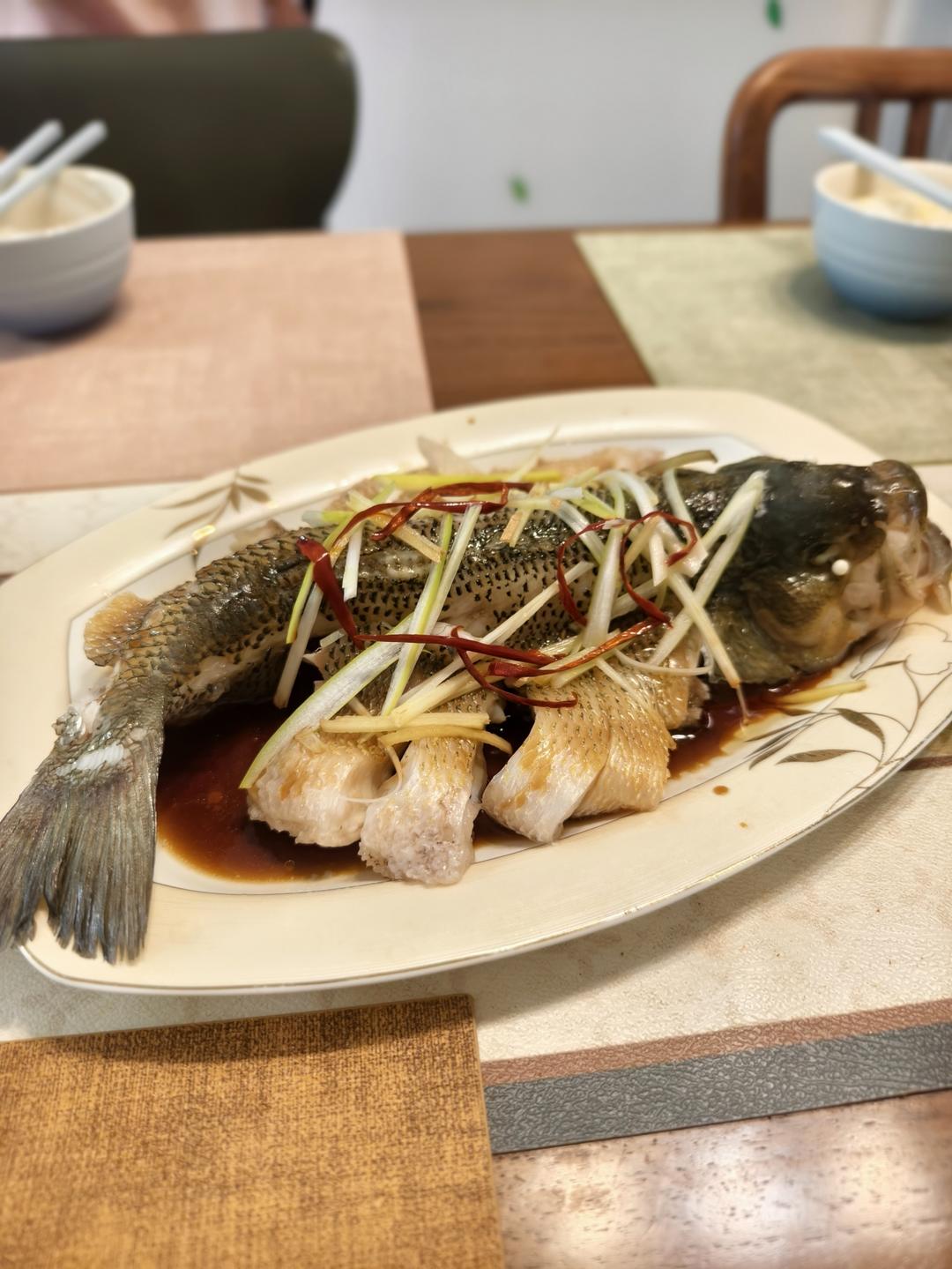 10分钟做 清蒸鲈鱼 （附切鱼图解）