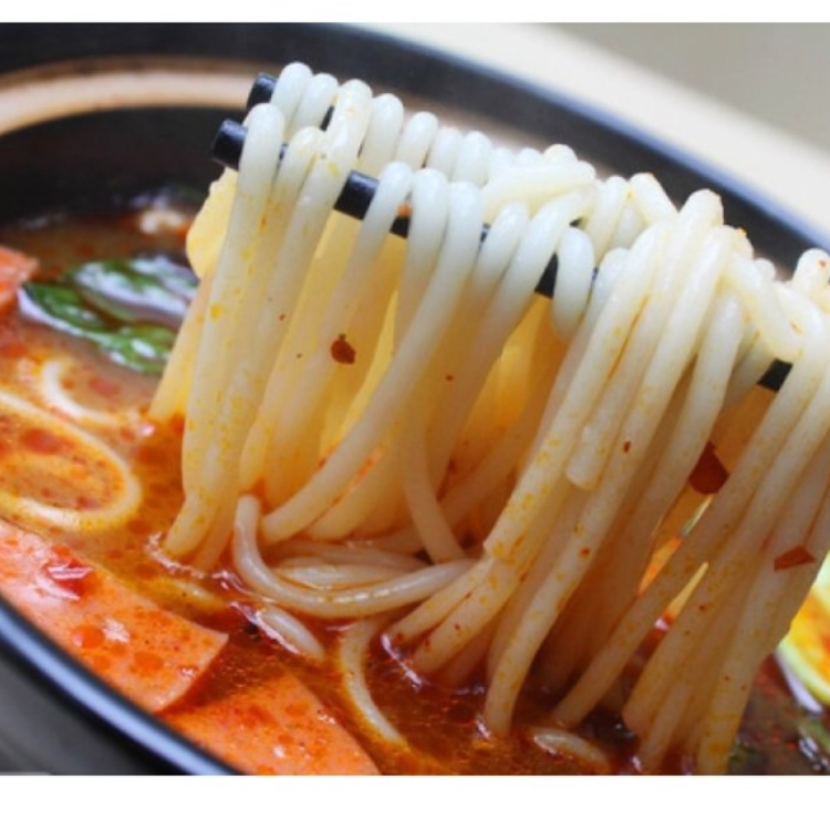 小锅米线 马辣私厨做的小锅米线 赞 干米线,云南酸菜(沐春膳购买),猪