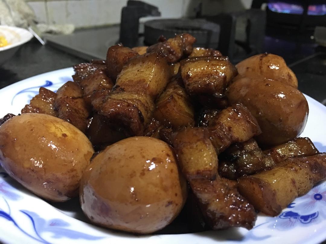 加了鹌鹑蛋后，这盘红烧肉，美味的逆天啦——鹌鹑蛋烧肉（孔瑶食谱）