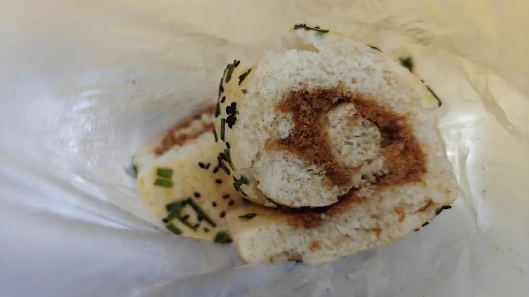 美味的肉松面包卷