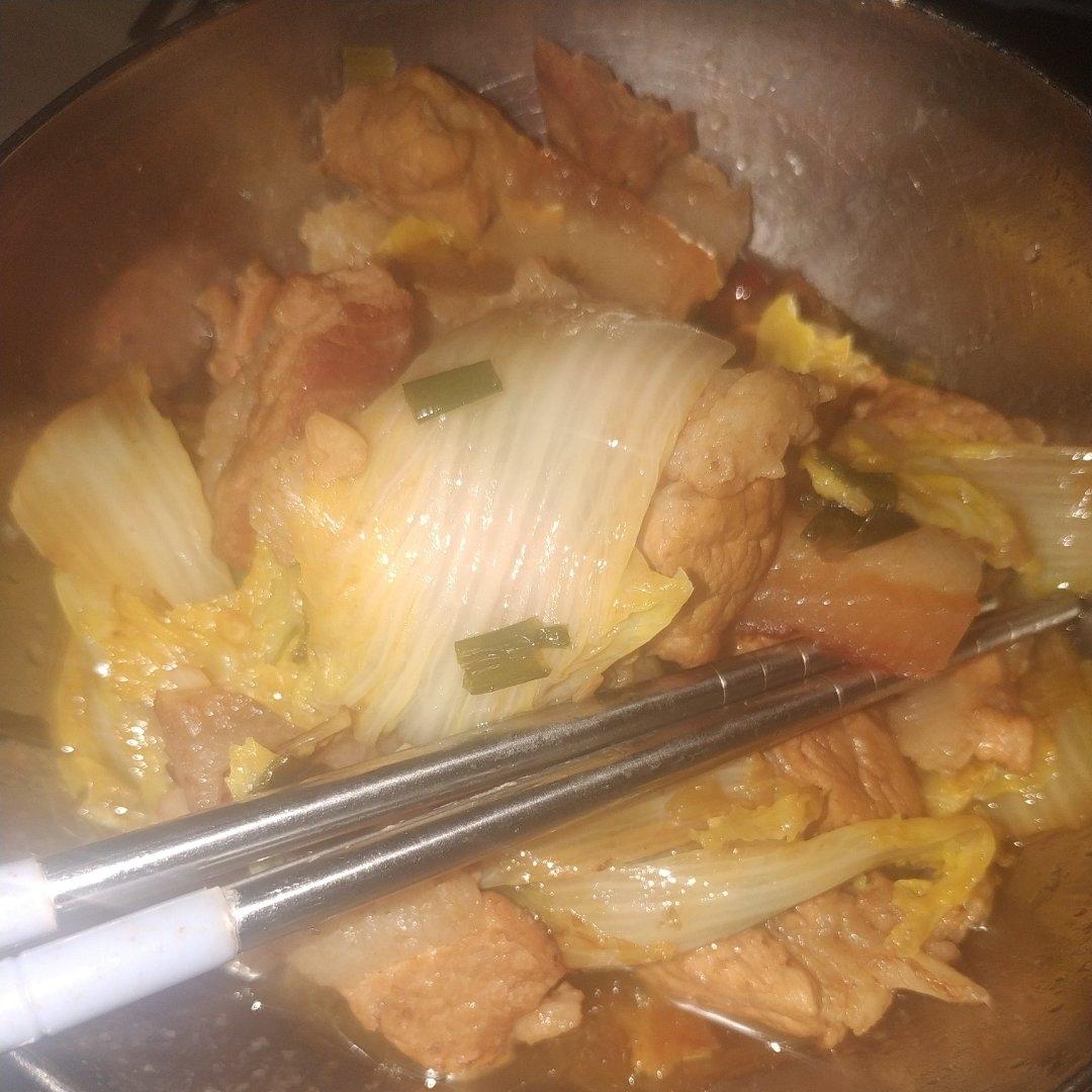 很香的白菜炖五花肉