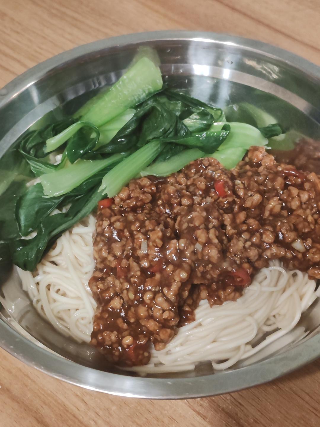 真想让你们尝尝这碗肉酱拌面🍜太香太香了