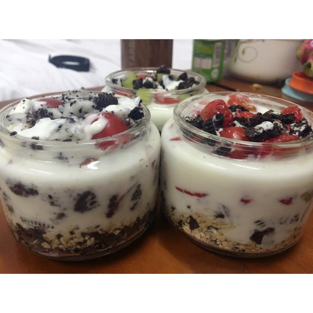 超简单的营养早餐--酸奶麦片