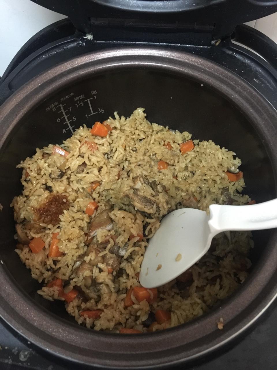 喷香排骨焖饭（爆好吃）