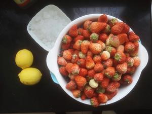 高颜值草莓酱的做法 步骤1