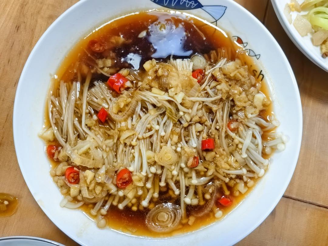 超级下饭的蒜蓉金针菇！好吃到爆