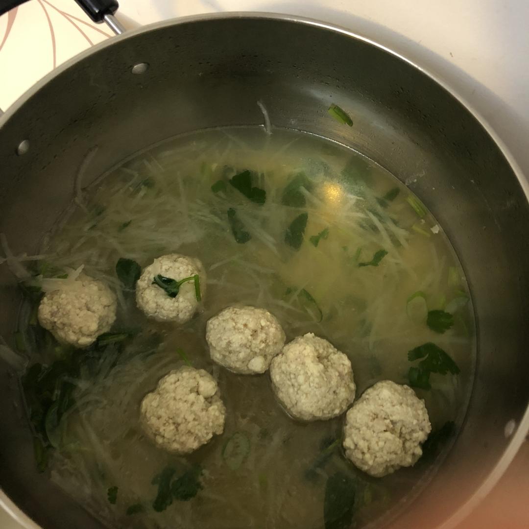 【10分钟系列】白萝卜豆腐圆子汤