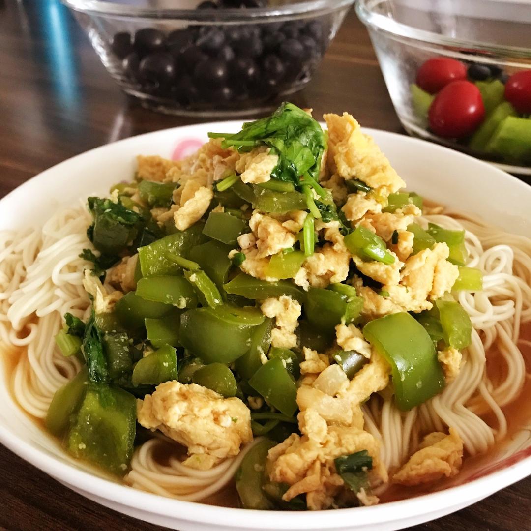 gillwu做的青椒鸡蛋打卤面