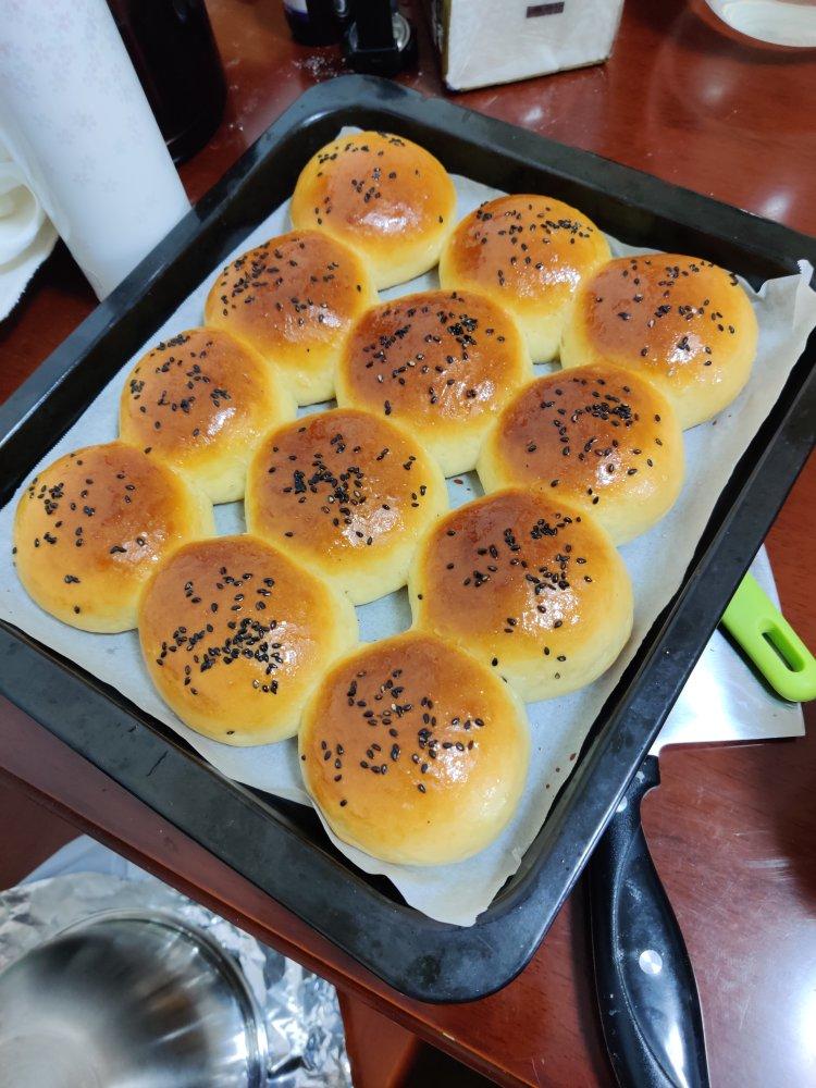大人小孩都爱不释口的【蜂蜜牛奶小餐包】