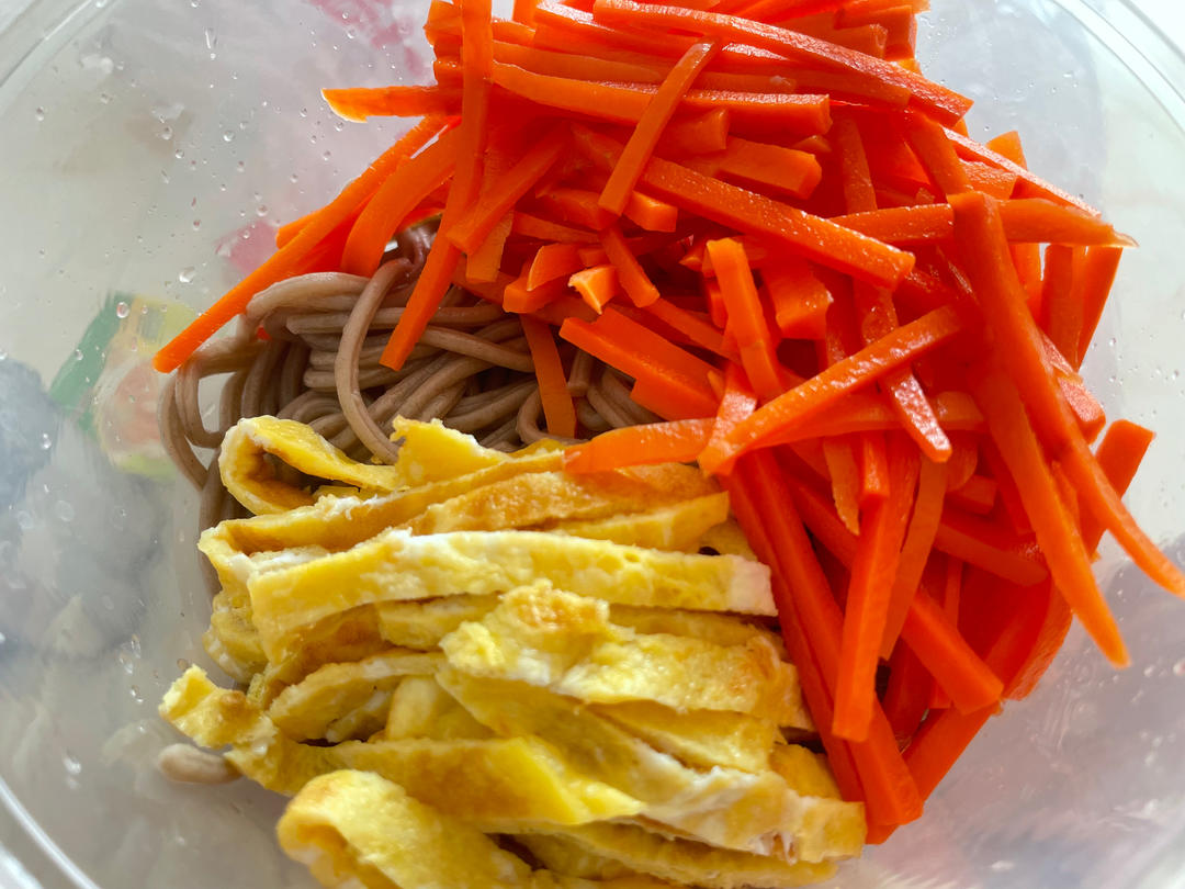 【快手减脂餐】凉拌鸡丝荞麦面（附万能凉拌汁做法）