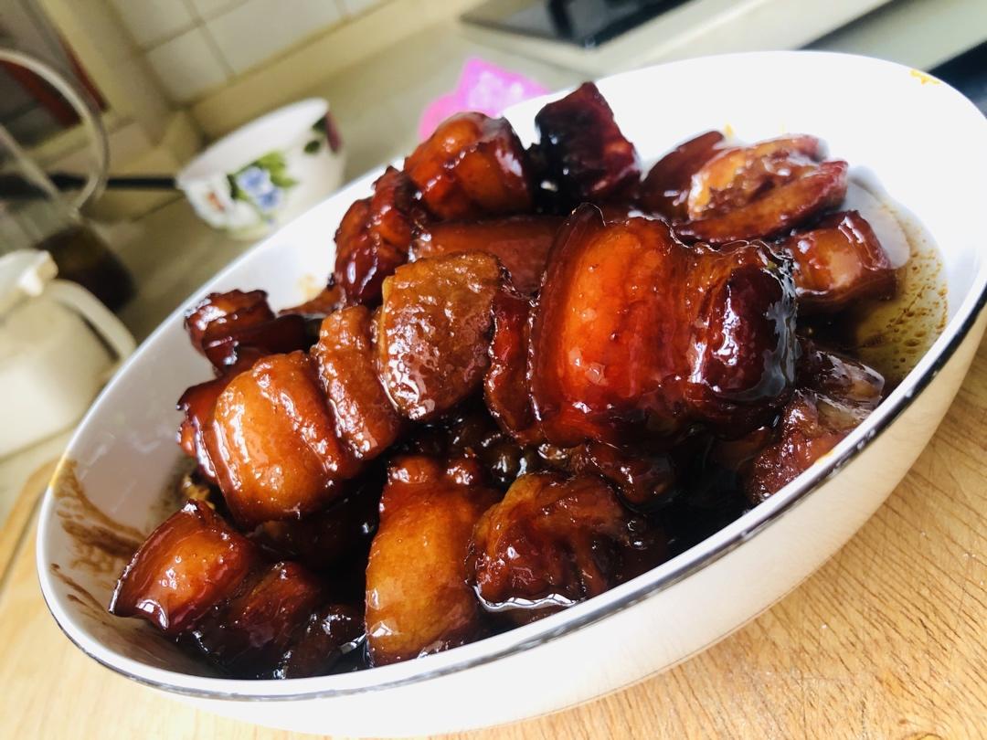 一滴水不放的红烧肉入口即化，肥而不腻❗