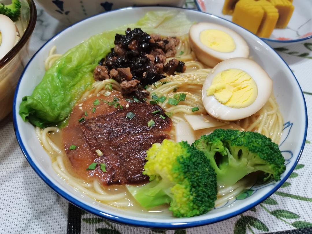 洋葱酥卤肉饭