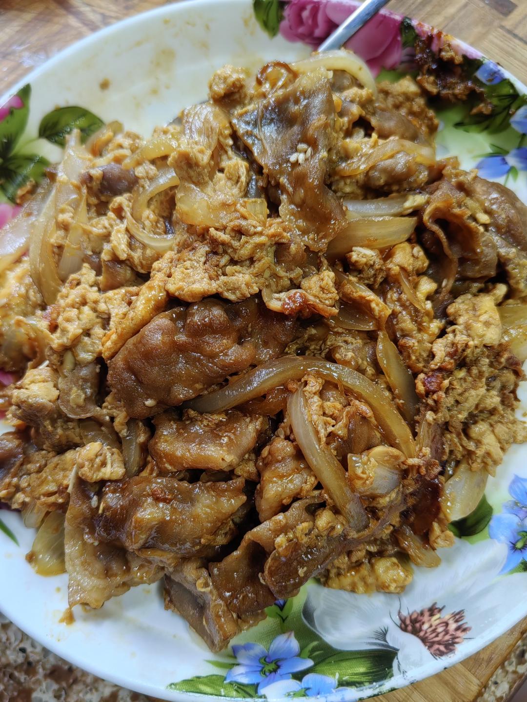 洋葱滑蛋肥牛卷/饭。一个人也要好好吃饭