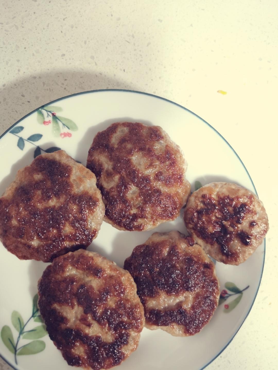 常备餐之好吃多汁的汉堡牛肉饼
