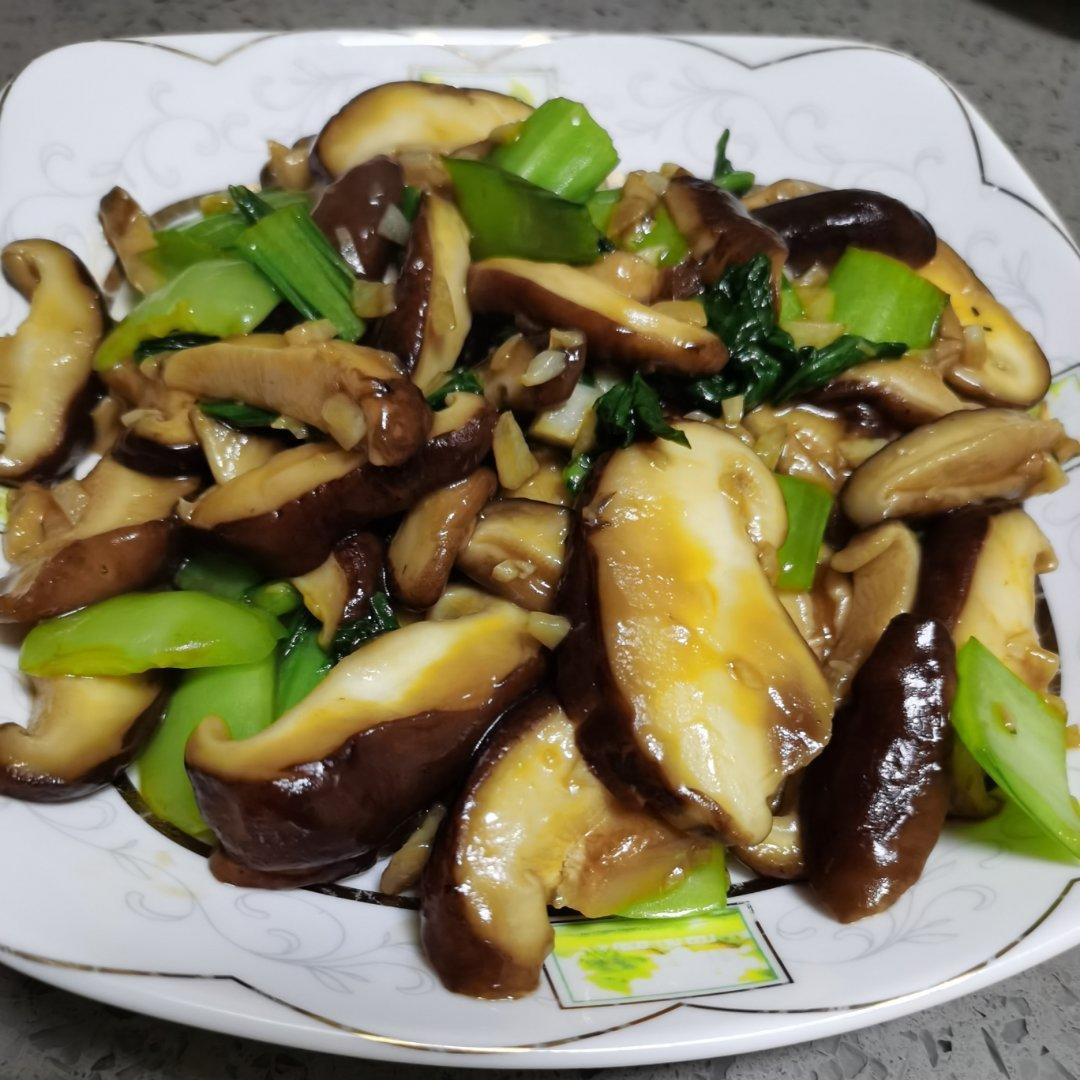 分享一个香菇好吃的做法，不用烧鸡不用炖汤，简单炒一炒，真香
