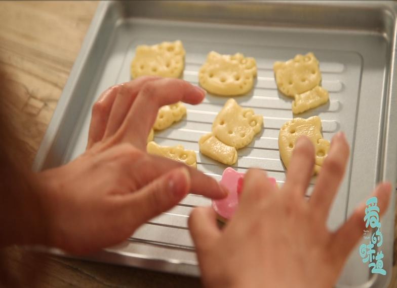 #爱的味道# Hello Kitty 饼干的做法 步骤12