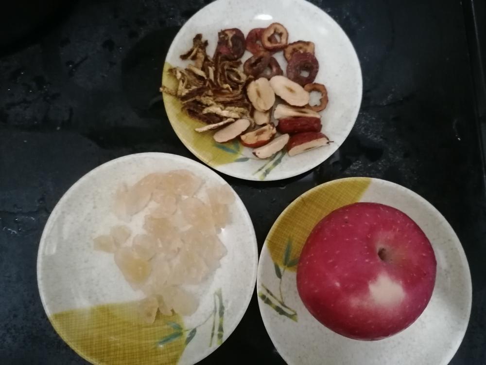 给孩子健胃消食的苹果山楂陈皮水