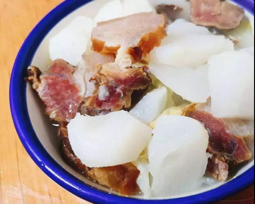 萝卜炖腊肉滋补养生煲出幸福人间烟火味