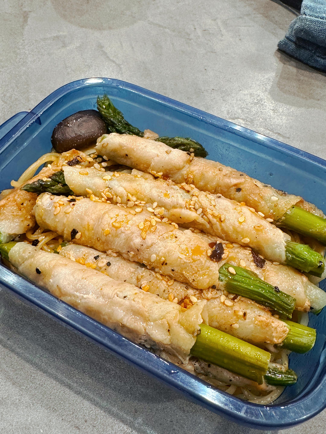 一人暮らしって何か食べよう