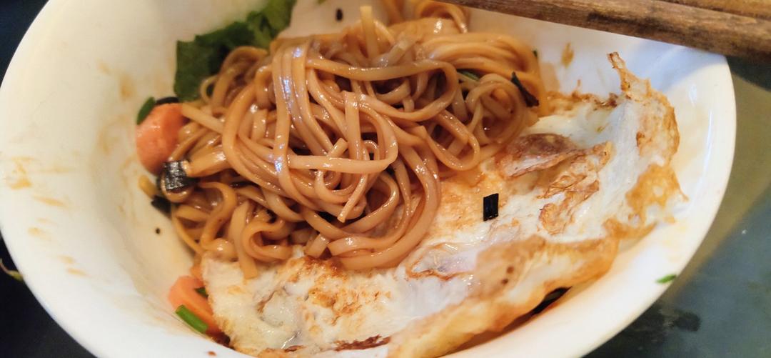 10分钟搞定的一碗葱油拌面