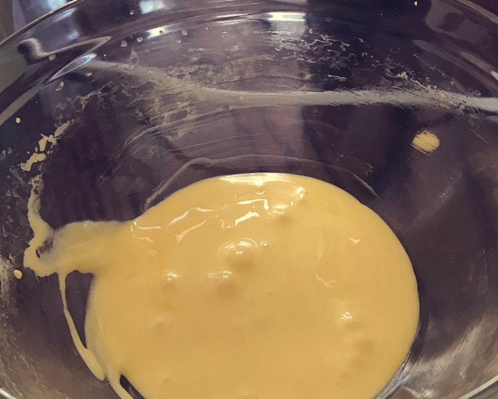蛋黄溶豆的做法 步骤2