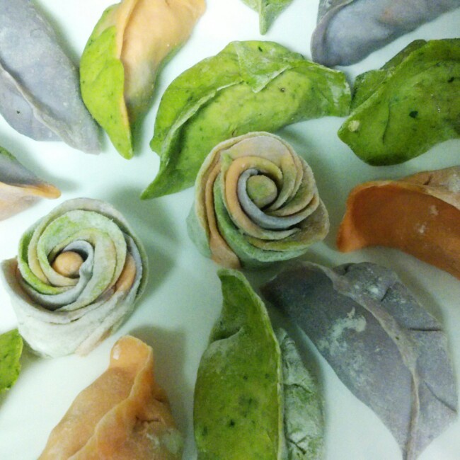 肉腿子小正哥做的彩色饺子皮