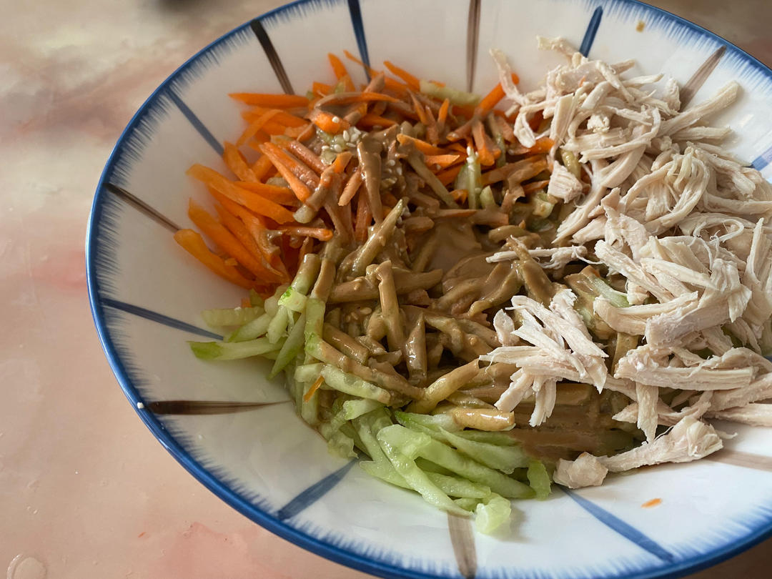 鸡丝凉面（内有惊喜内附辣椒油制作方法）