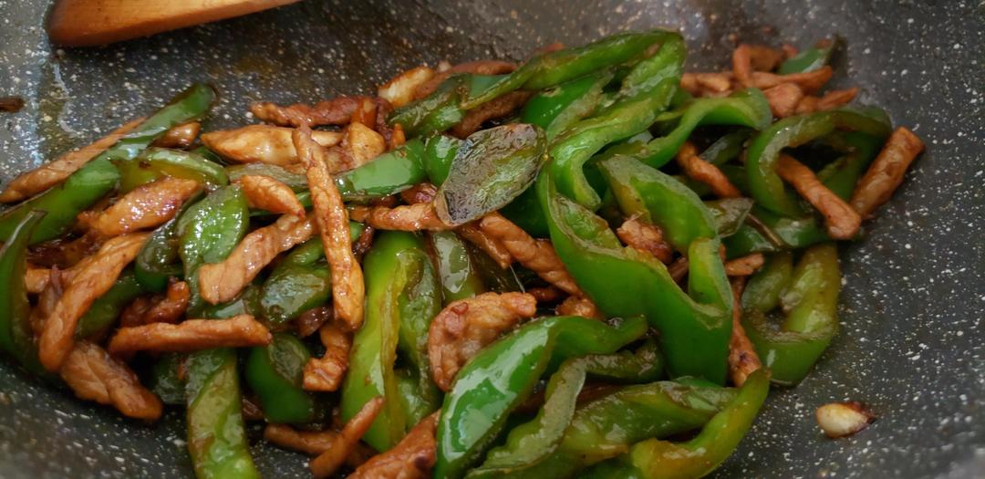 请给我十碗米饭的米饭杀手！辣椒炒肉！（小炒肉）