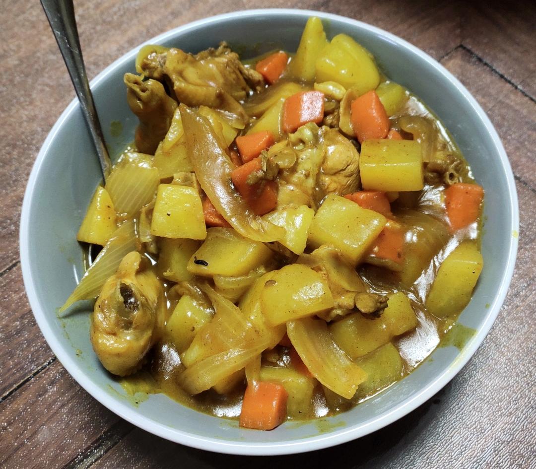 咖喱鸡肉炖土豆
