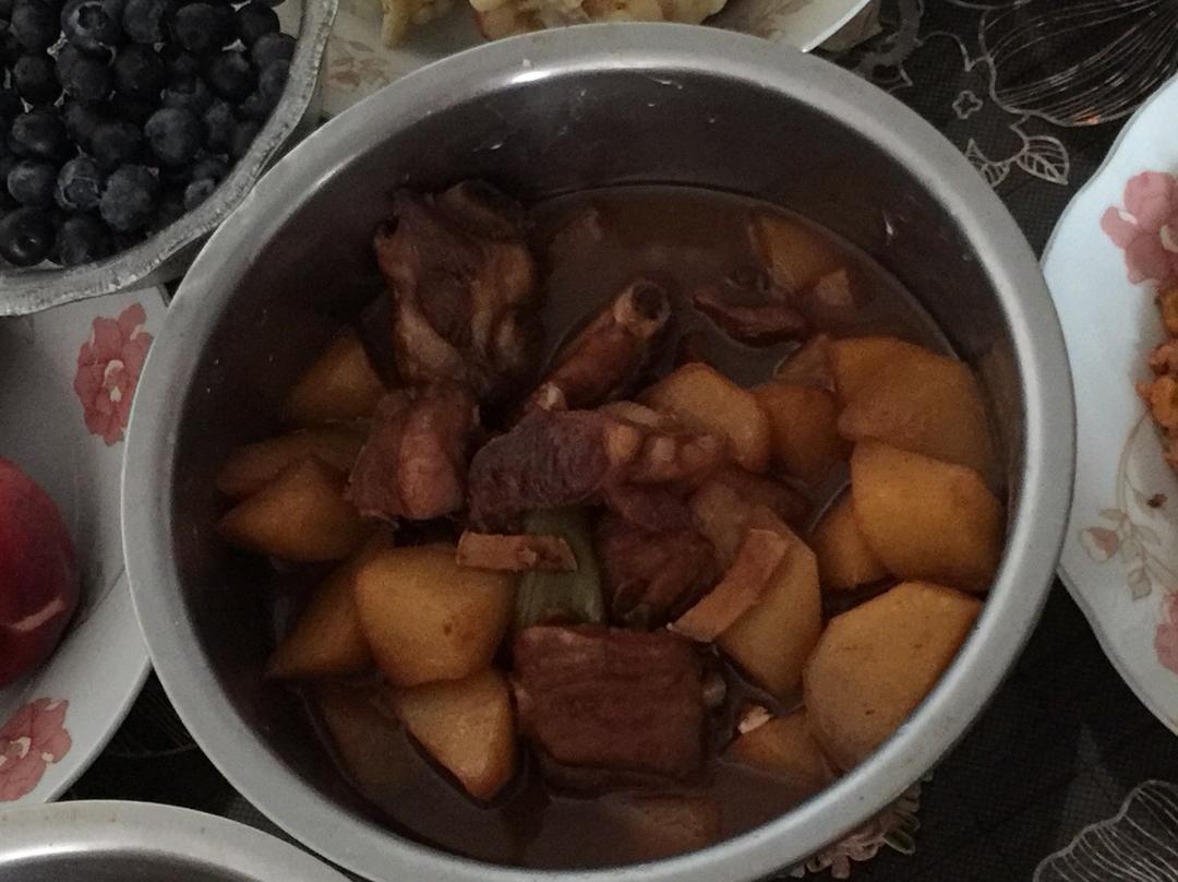 土豆烧排骨