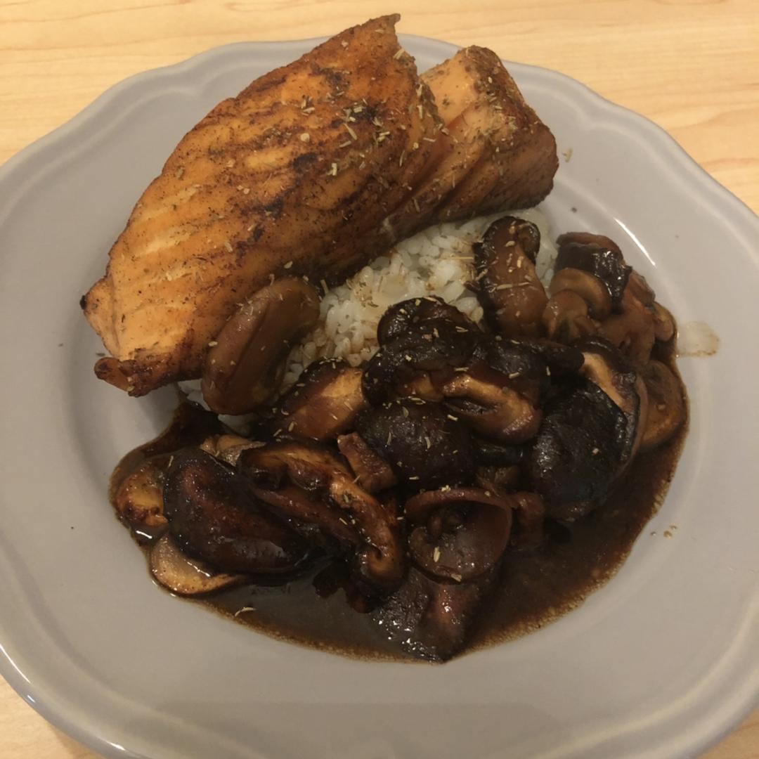 香煎三文鱼盖饭