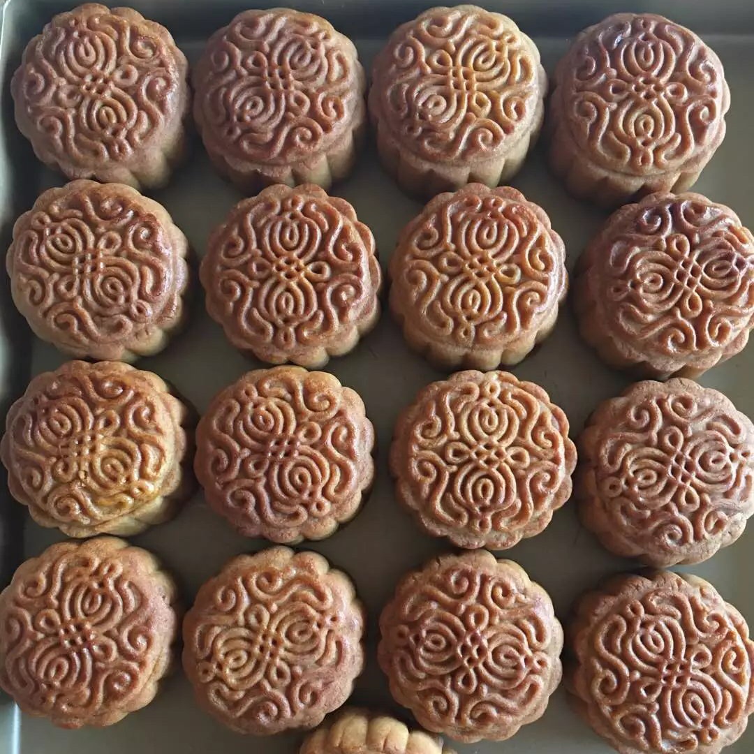 广式月饼—蛋黄莲蓉月饼