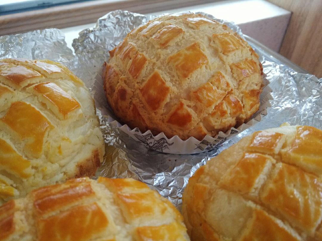 好吃到炸裂的港式菠萝包（附带制作酥皮的小视频）