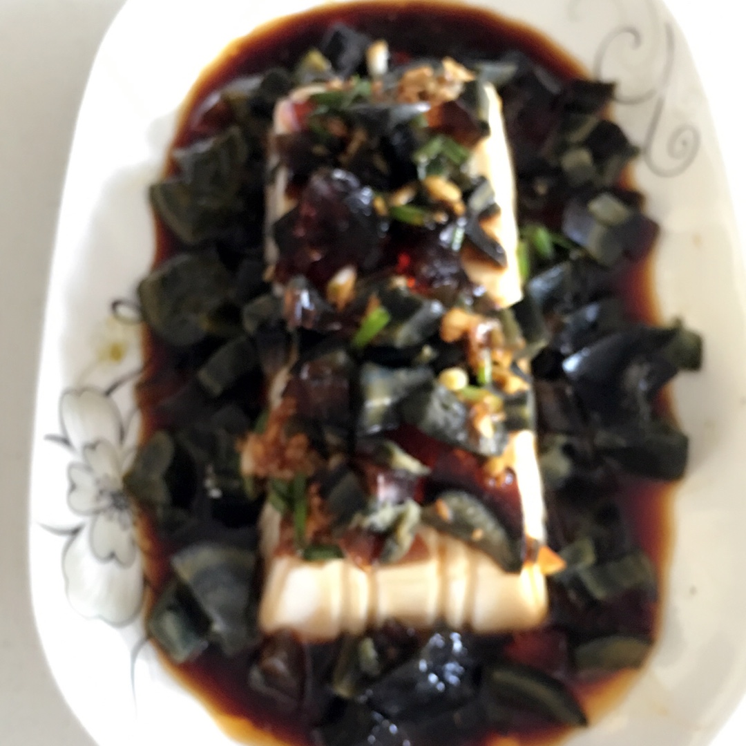 凉拌皮蛋豆腐