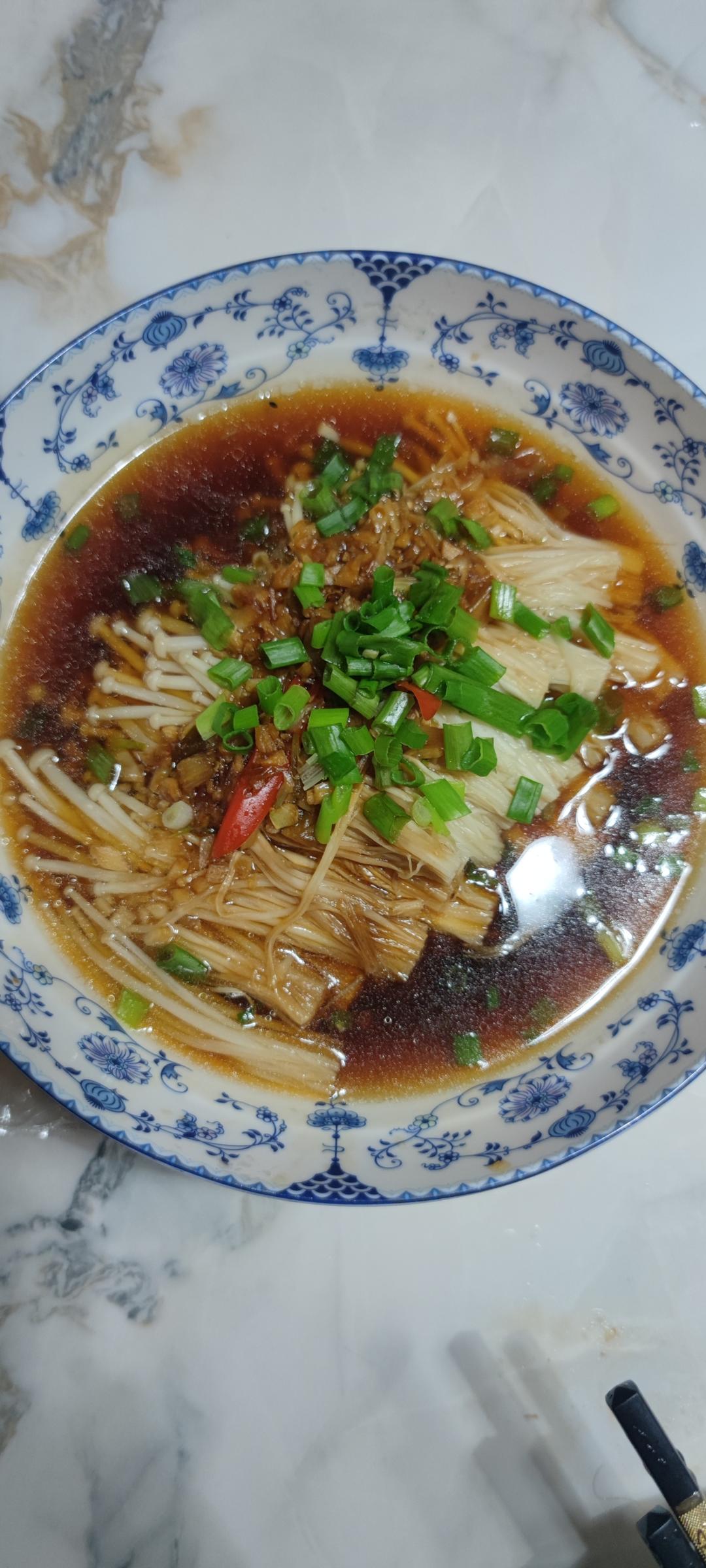 超级下饭的蒜蓉金针菇！好吃到爆