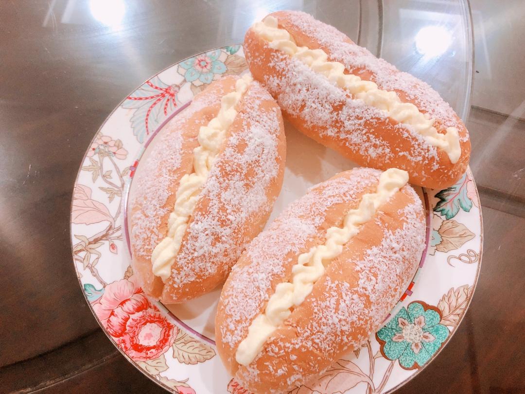 超软绵椰蓉咸奶油面包