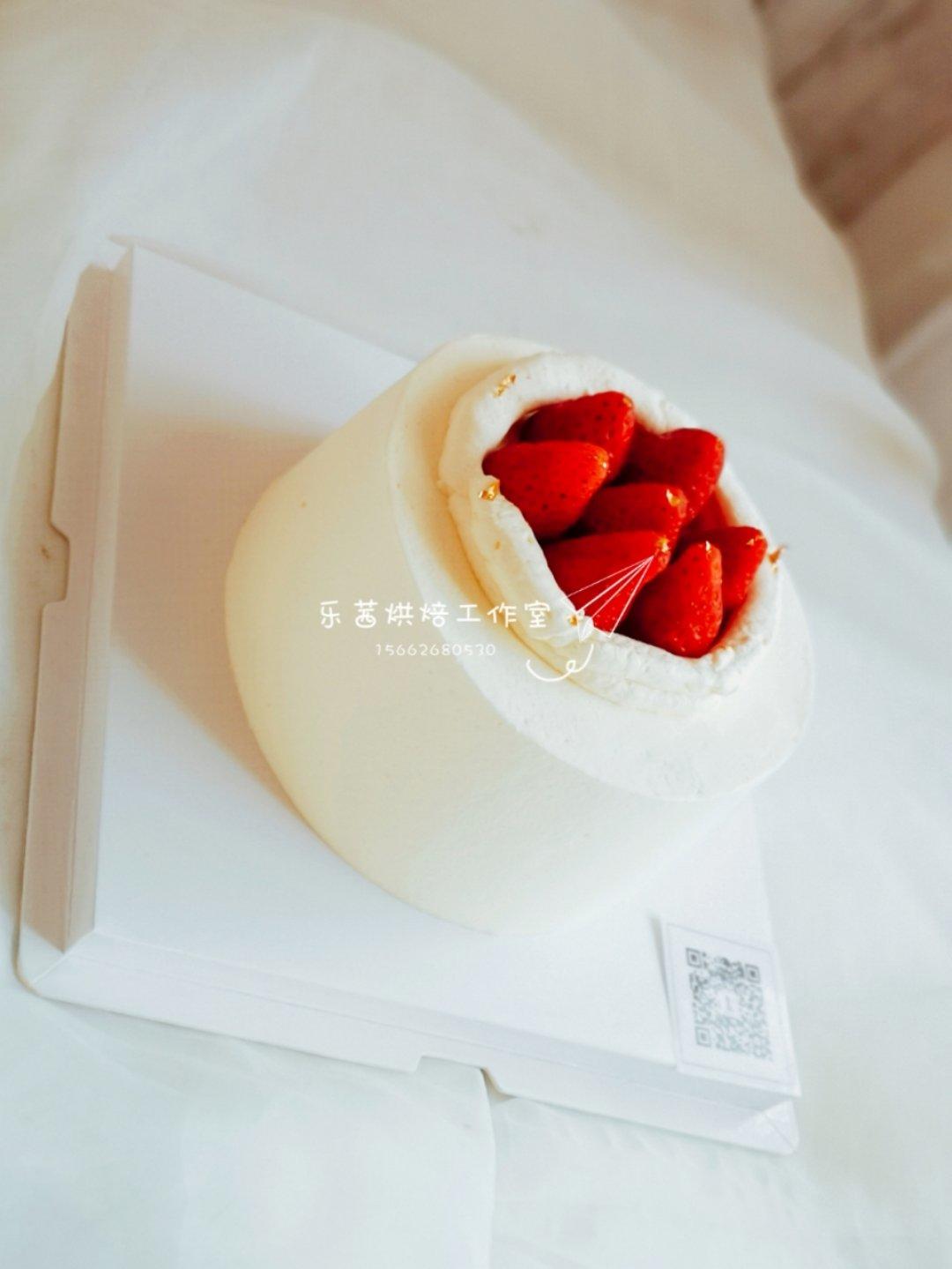 奶油水果装饰蛋糕