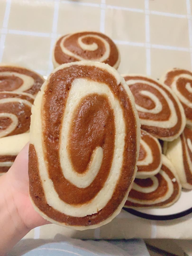 ddd温水煮青蛙做的双色馒头可可粉