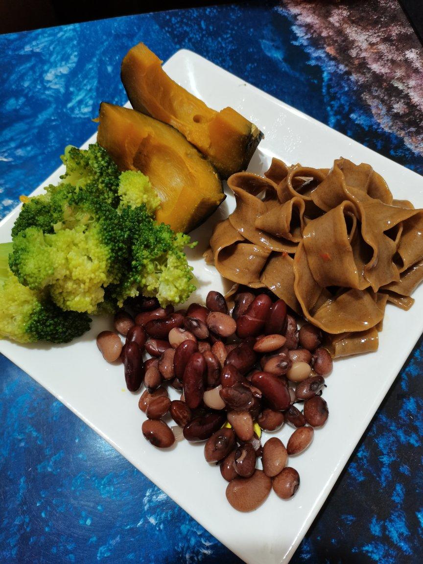 五分钟搞定一餐夏日减脂营养午餐—大虾生菜色拉（自制减脂油醋汁内有详解）