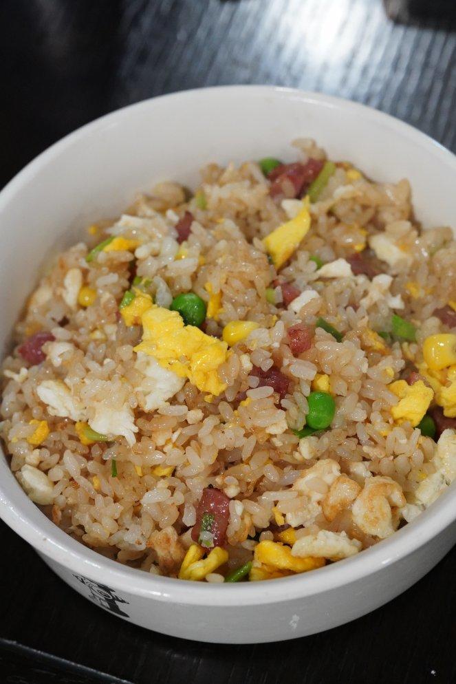 厨师长教你：“酱油炒饭”的家常做法，里面满满的小技巧，很受用