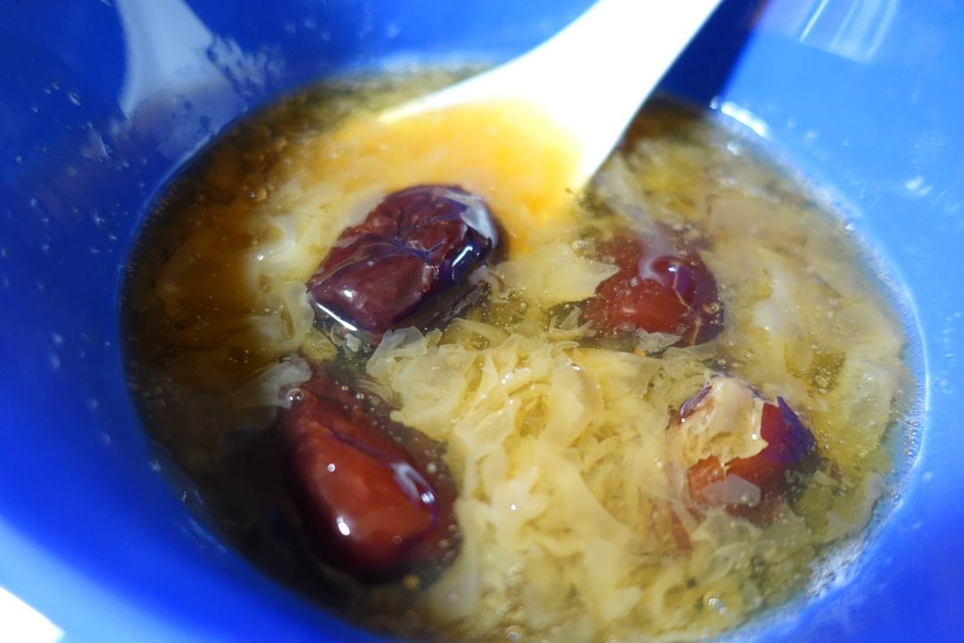 冰糖银耳红枣汤