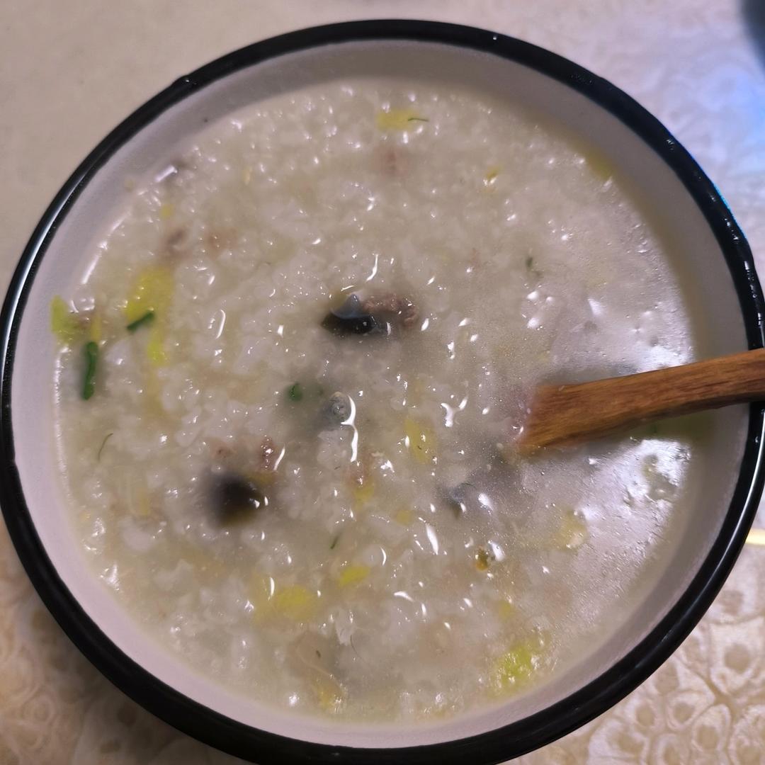 妈妈👩教我做的皮蛋瘦肉粥🥣简单快捷美味😋
