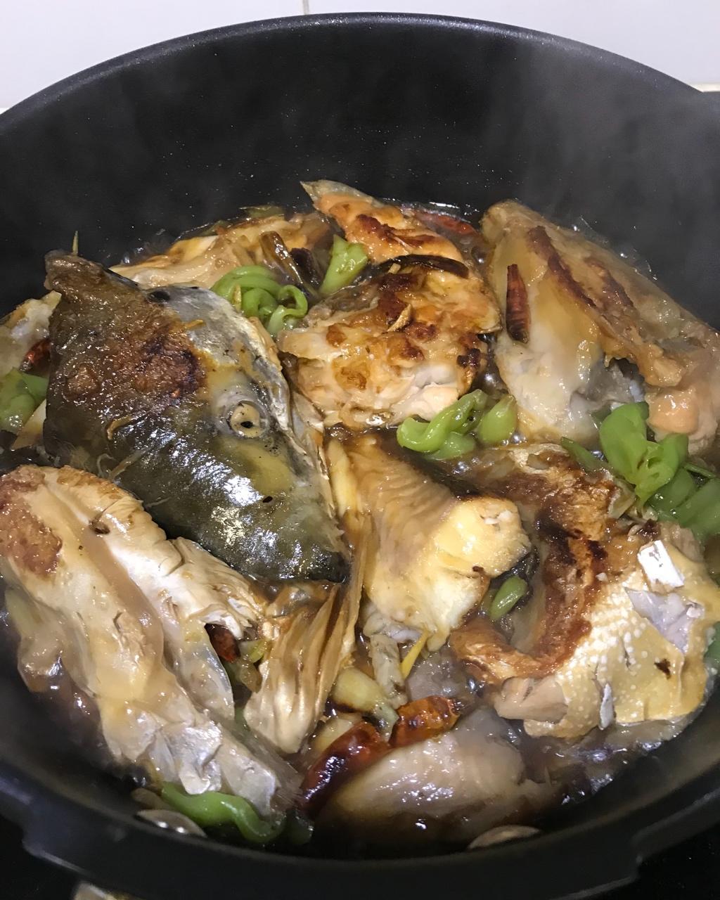 这么做《中餐厅》里的砂锅鱼头煲，超简单！