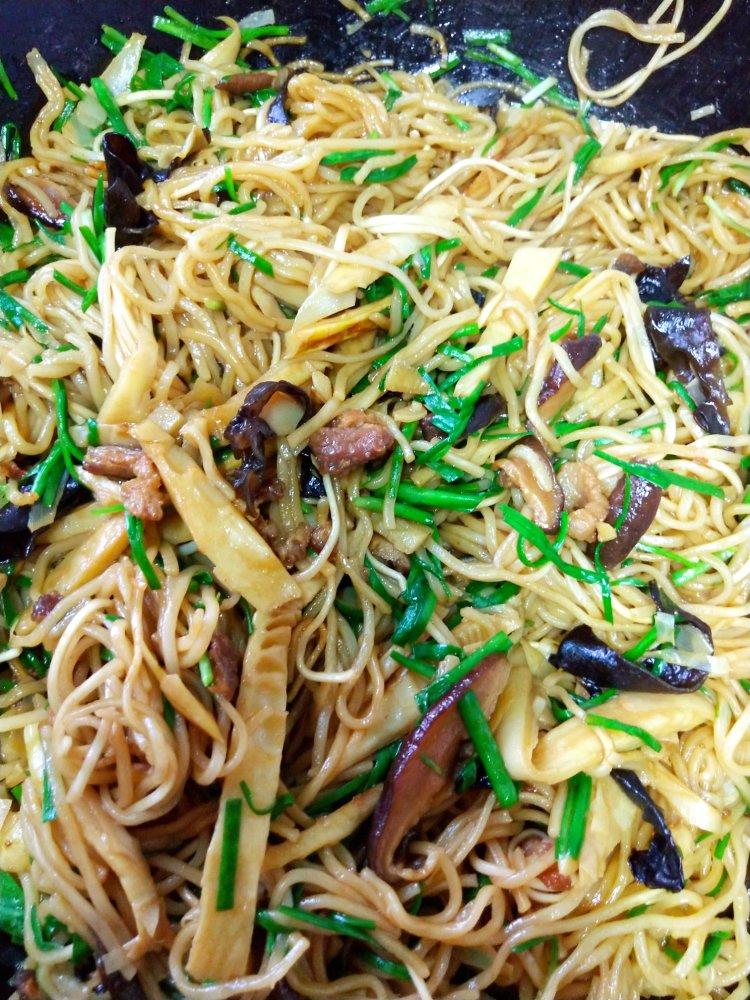 三丝炒面：炒面如何不粘锅