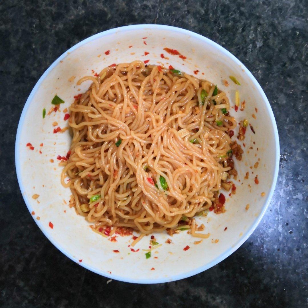 连吃3天不过瘾的凉拌酸辣粉丝