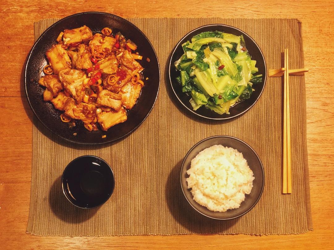 厨师长教你：自贡名菜“小煎排骨”的做法，色香味俱全