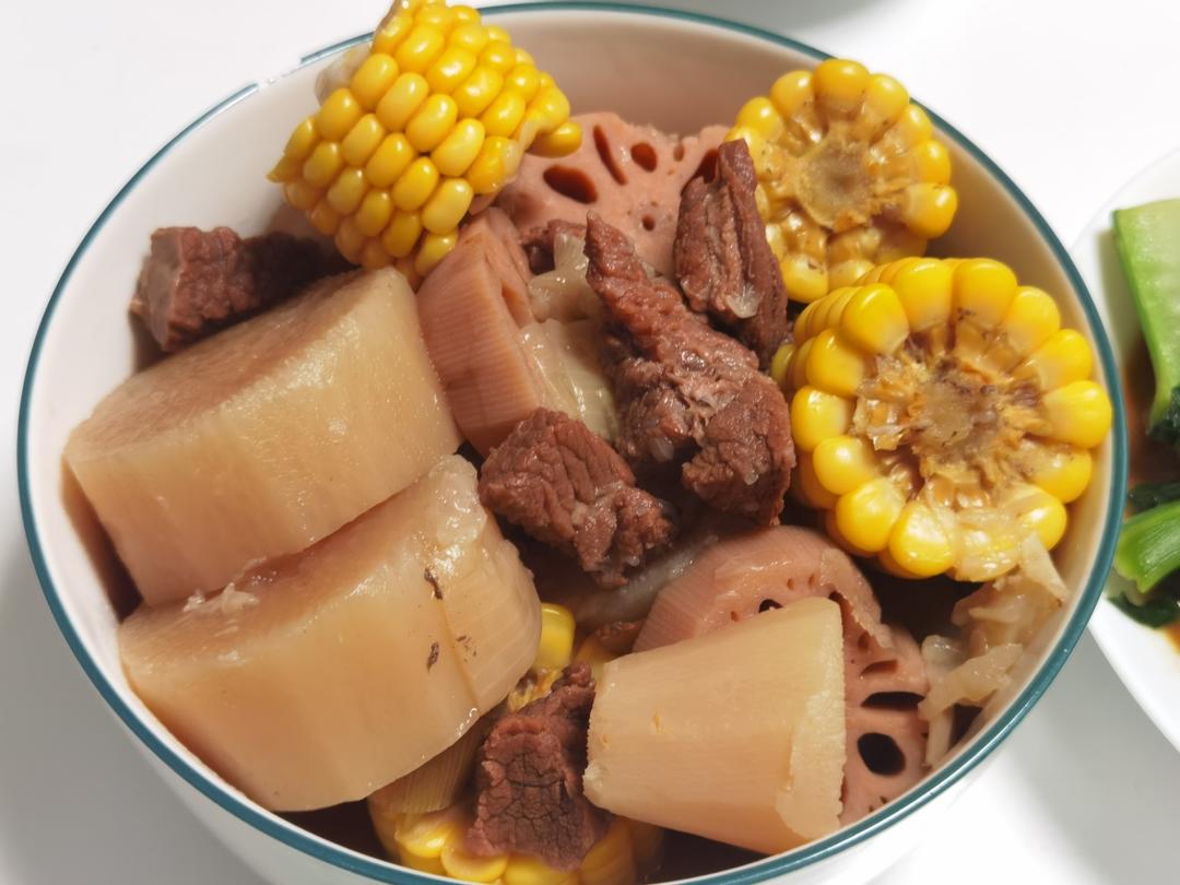 清炖白萝卜牛腩汤