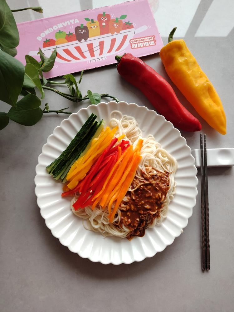夏日的清爽——彩虹凉面